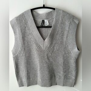 H&M Gray V-Neck Knit Sweater Vest